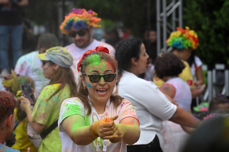 Burası Rio değil Adana! İşte 12. Uluslararası Portakal Çiçeği Karnavalı'ndan birbirinden renkli görüntüler G5