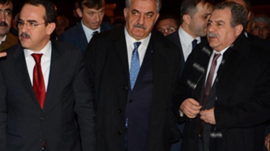 Bakanlar patlama yerini inceledi