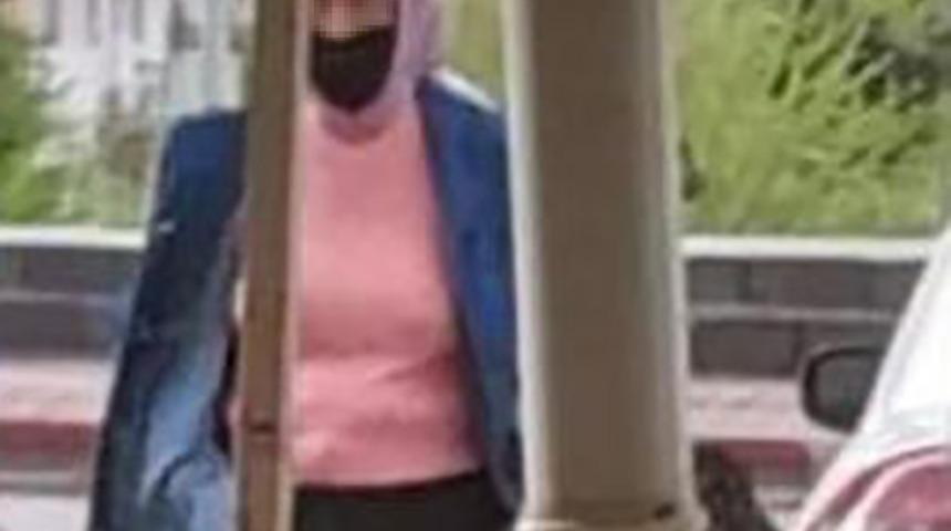 Görüntüler sosyal medyadan paylaşıldı! Kadın kılığında sokaklarda dolaşan adam tedavi altına alındı