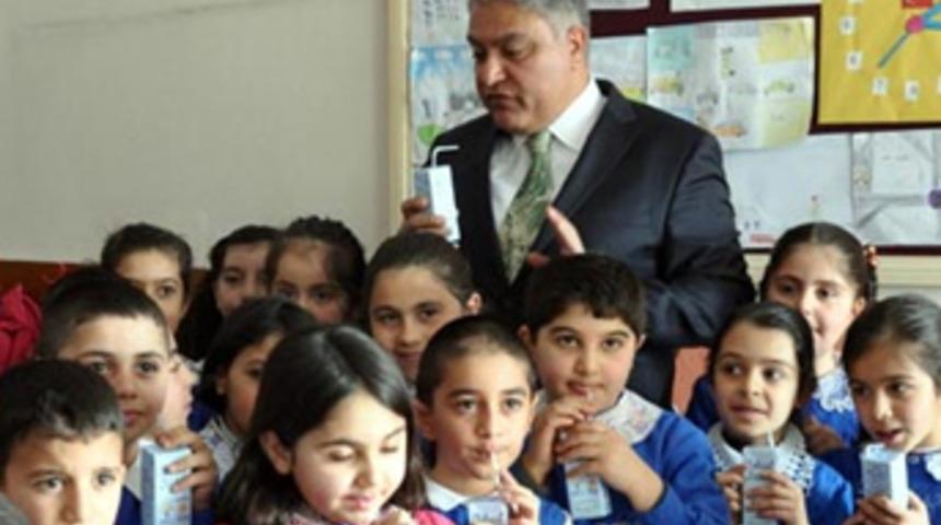 ‘Başbakan'ı seven süt içsin’