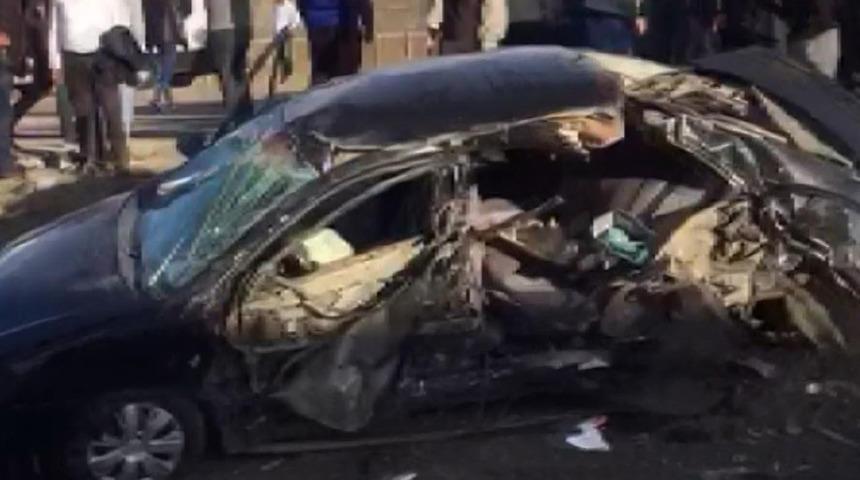 Erzurum'da feci kaza! Otomobil demir yığınına dönüştü: 1 ölü 6 yaralı