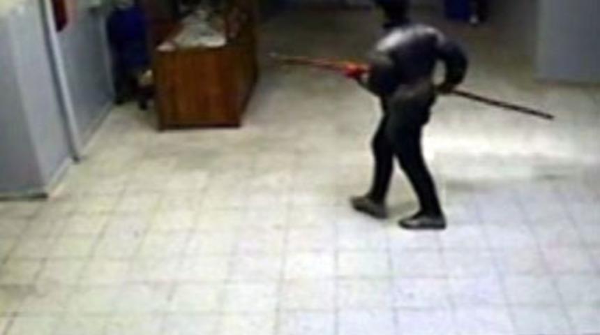 Çalacak bir şey bulamayınca...