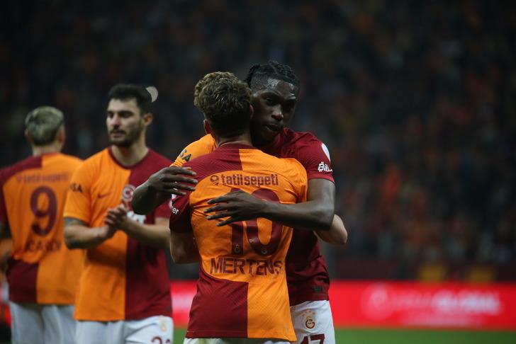Galatasaray'ın 4-1'lik galibiyeti sonrası yıldız isme beklenmedik eleştiri! "İlk 11 başlamamalı" G2