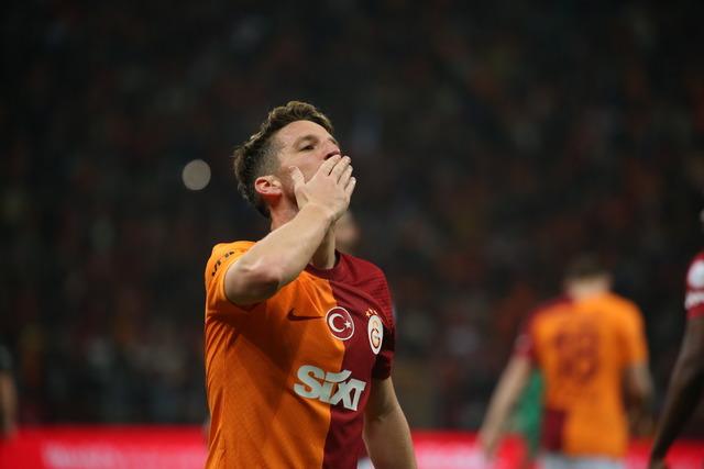 Süper Lig'de heyecan 33. hafta karşılaşmaları ile sürerken şampiyonluğun en büyük adayı Galatasaray Pendikspor'u da 4-1 mağlup ederek kritik bir 3 puanı hanesine yazdırdı. Sarı-Kırmızılılar bu galibiyetle bir rekora daha imza attı.  640xauto