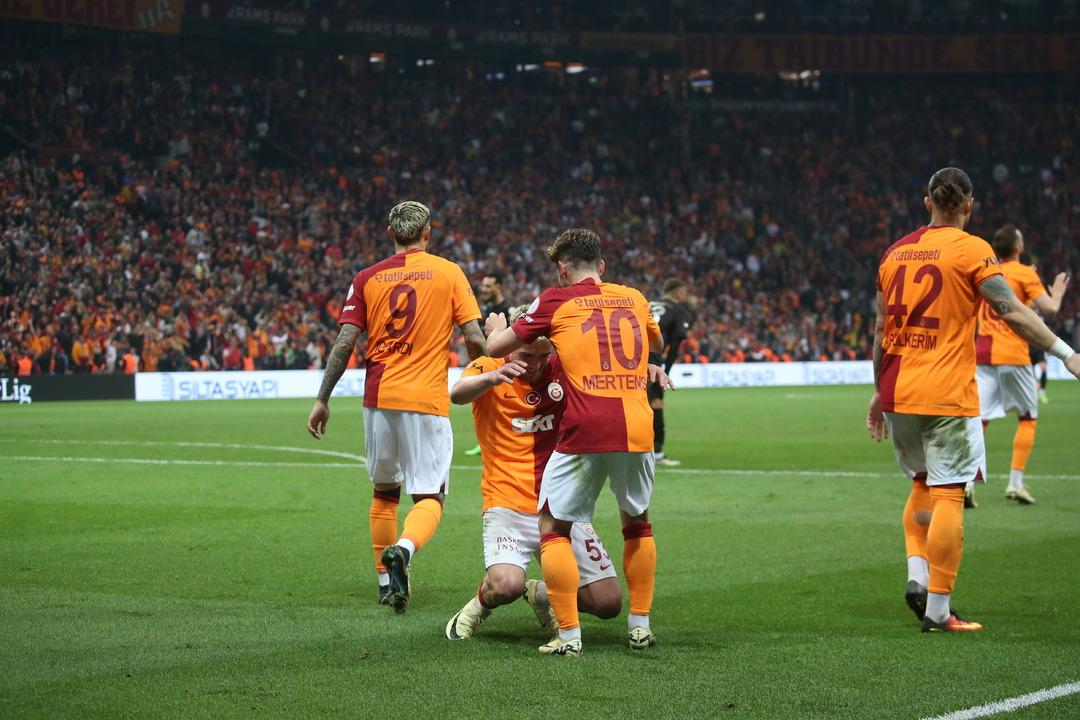 Galatasaray farklı kazandı, Rıdvan Dilmen'den farklı galibiyete rağmen beklenmedik sözler! "Okan Buruk hata yaptı" 1080xauto