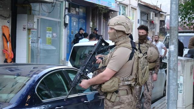 Firari hükümlü eşini ve çocuklarını rehin aldı! Özel harekat desteğiyle operasyon yapıldı