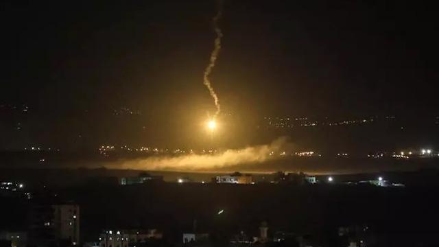 Suriye'de sıcak saatler! ABD üssüne kamikaze İHA ve roketlerle saldırı  