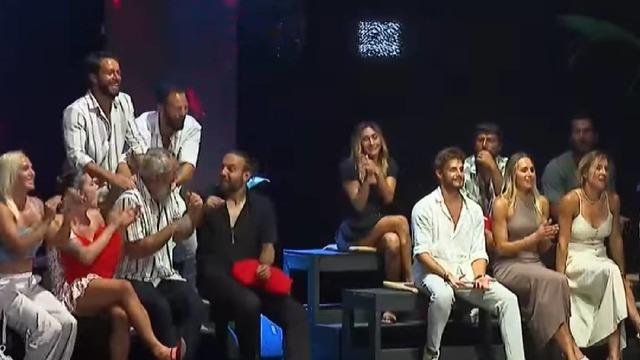 Birleşme partisinde renkli anlar... Survivor All Star'da şarkı yarışmasının kazananı belli oldu! 