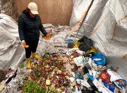 Ünlü şef Refika Birgül çöp konteynerlerine girdi! 1 trilyon dolarlık israf: 214 ülke arasında Türkiye bakın kaçıncı sırada…