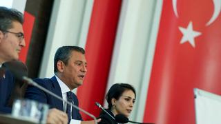 Özgür Özel duyurdu: CHP büyük mitinge hazırlanıyor! Emeklilerin durumu, asgari ücret zammı ve vizesiz seyahat...