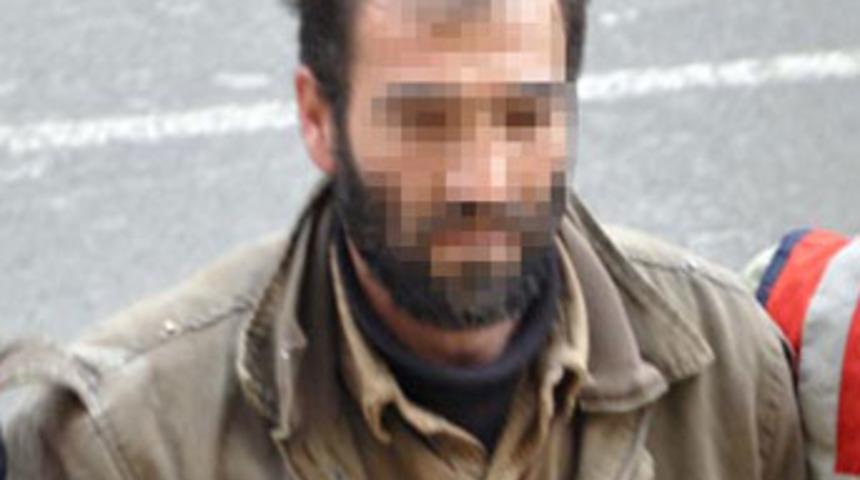 Arkadaşının başını taşla ezdi