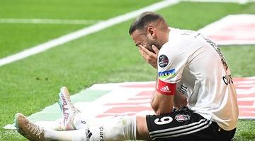 Beşiktaş'ta 1 imza 1 ayrılık! Takıma veda etmesi beklenen Cenk Tosun'un yeni takımı bile belli