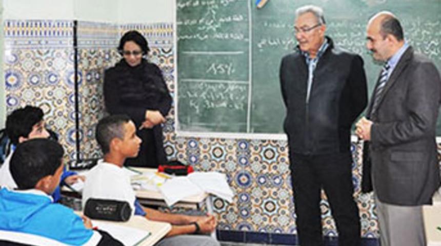 Deniz Baykal, Türk okulunu ziyaret etti
