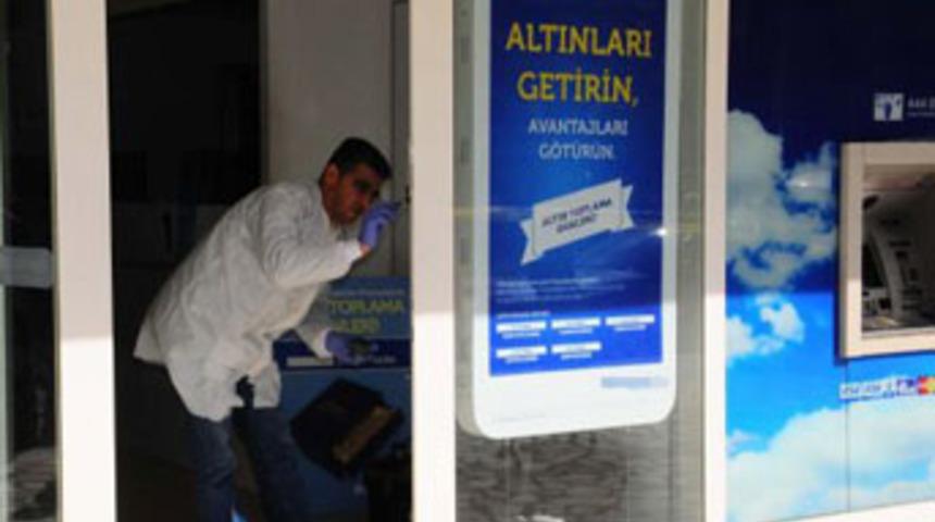 Oyuncak silahla banka soydu