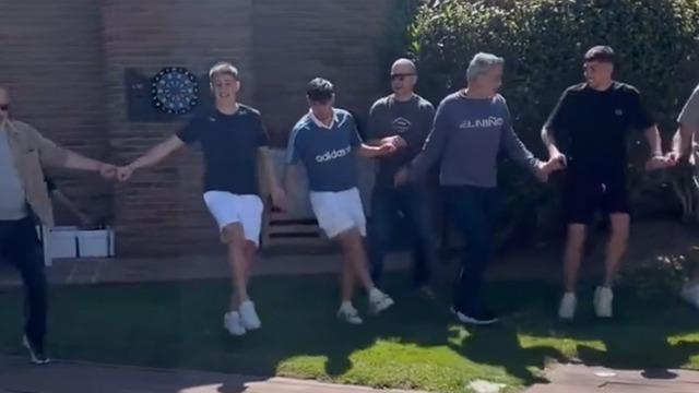 Arda Güler, Real Madrid takımına halay çekmeyi öğretti!