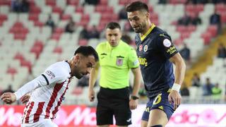 Fenerbahçe şampiyonluk yolunda ağır yara aldı! Sivas deplasmanından alınan sonuçla birlikte Galatasaray ile puan farkı 4'e çıktı...