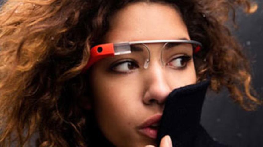 Bu gözlük fotoğraf çekiyor, yol tarif ediyor!