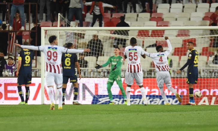 Tüm yorumcular penaltı pozisyonundaki o detayda birleşti! Fenerbahçe için olay yaratan iddialar... G1