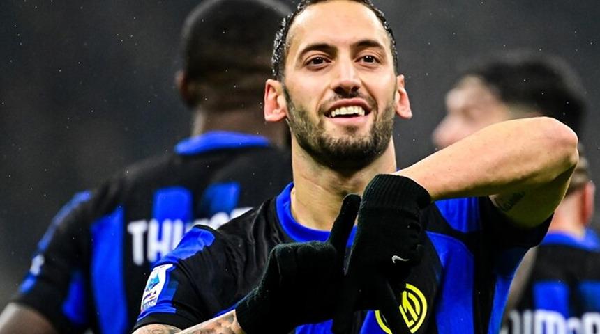 Hakan Çalhanoğlu, Inter formasıyla tarih yazdı ve İtalya'da şampiyon oldu!