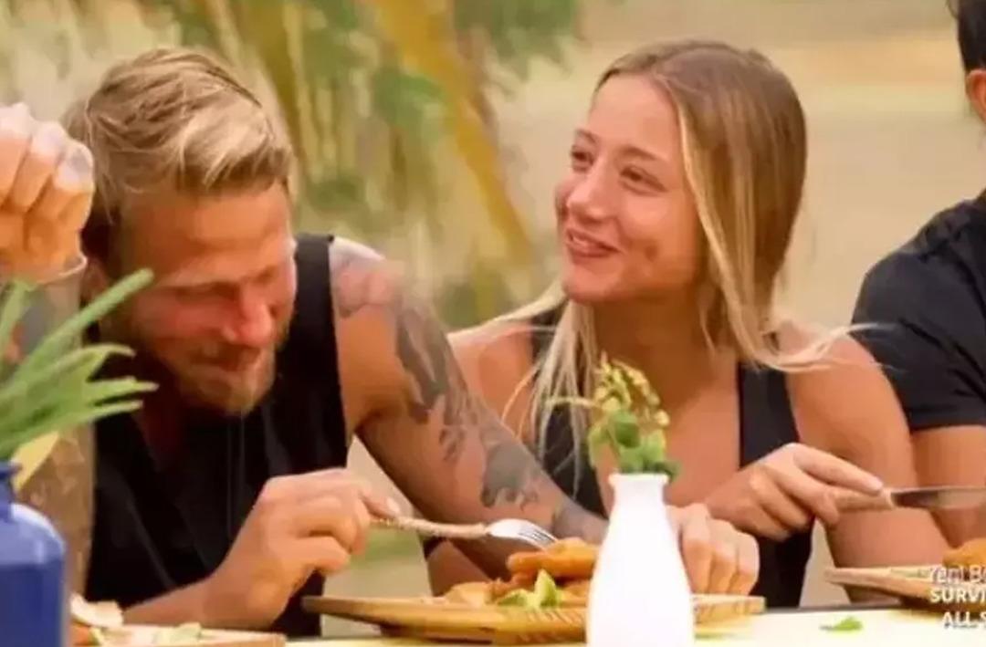 Yunus Emre yine duramadı! Aleyna'yı elinden tutup bir anda &ccedil;ekti ve...