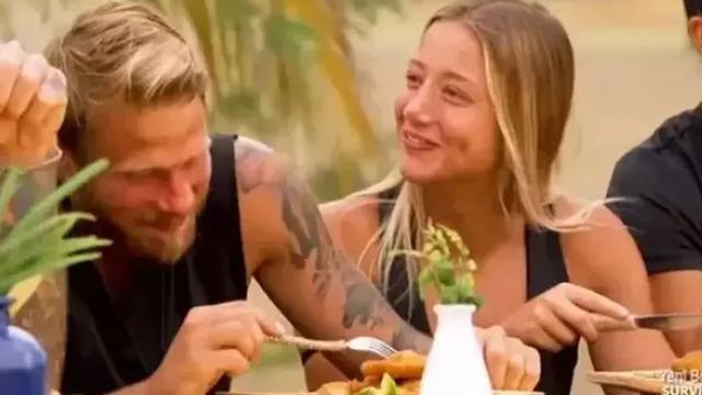 Yunus Emre yine duramadı! Aleyna'yı elinden tutup bir anda çekti ve...