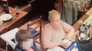 8 kişilik aile restoranda menünün en pahalı yemeklerini yedikten sonra hesabı ödemeden kaçtı! Sosyal medyadan böyle ifşalandılar: En eski taktik