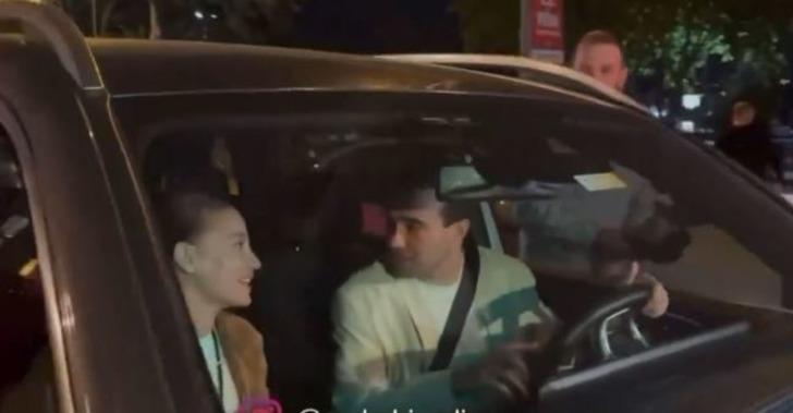Mert Demir ve Serenay Sarıkaya sonunda el ele görüntülendi! Yorumlar gecikmedi: "Gözler Cem Yılmaz'da..." G1