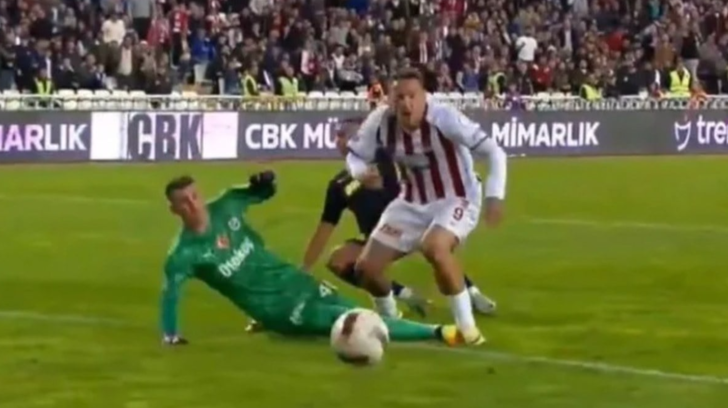 Tüm yorumcular penaltı pozisyonundaki o detayda birleşti! Fenerbahçe için olay yaratan iddialar... G4