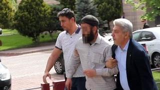 23 Nisan kutlamalarında şaşkına çeviren anlar! Tören alanına girip bağırdı: 'Ey Müslümanlar puta tapmayın'