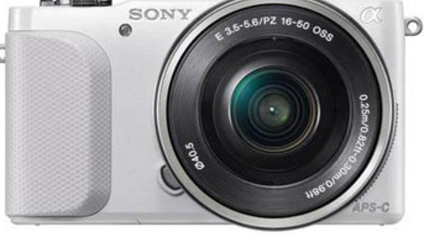 Sony NEX-3N g&ouml;r&uuml;c&uuml;ye &ccedil;ıktı!