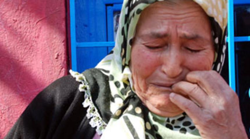 M&uuml;sl&uuml;m G&uuml;rses&rsquo;in annesi g&ouml;zyaşlarına boğuldu