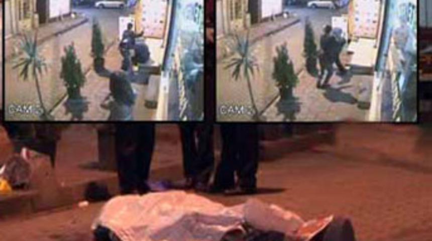 Terk eden babasını sırtından bıçakladı