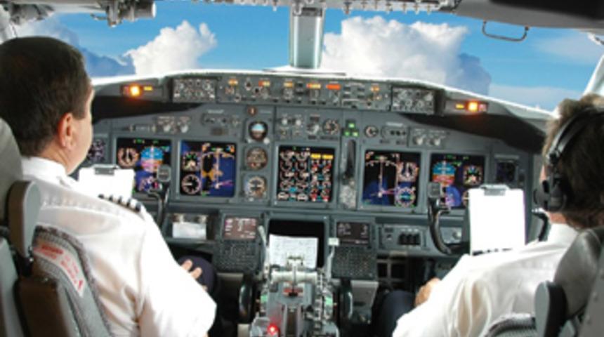 Havada iki kez uyudu!