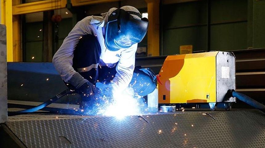 İngiltere'de imalat sektörü daraldı