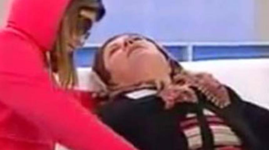 Öz kızı üstüne kuma geldi