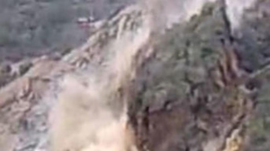 Dinamitler patladı, dağ ikiye bölündü