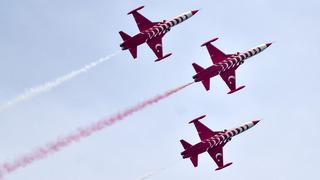 Türk Yıldızları'ndan nefes kesen gösteri! Antalya'da semalarında gösteri uçuşu