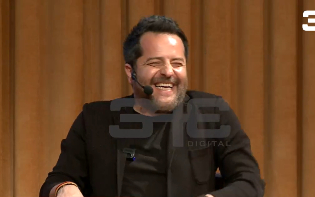 Fenerbah&ccedil;e ma&ccedil;ını izleyen Erden Timur, son d&uuml;d&uuml;k sonrası b&ouml;yle sevindi! "Bir dahaki ma&ccedil; aynı kadro..."