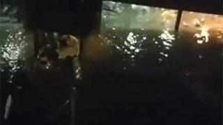 Yüzen restoran battı