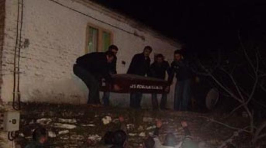 İzmir'de silahlı saldırı: 3 kardeş &ouml;ld&uuml;r&uuml;ld&uuml;