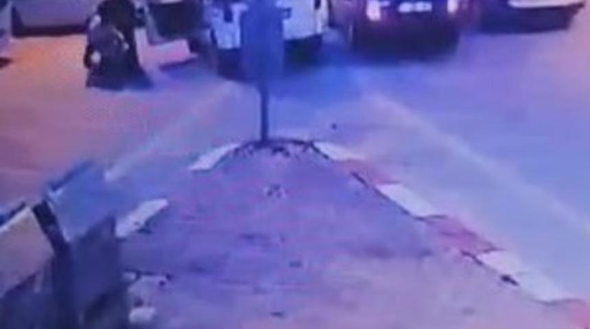 Trafikte çıkan yol verme kavgası kanlı bitti: 3 yaralı