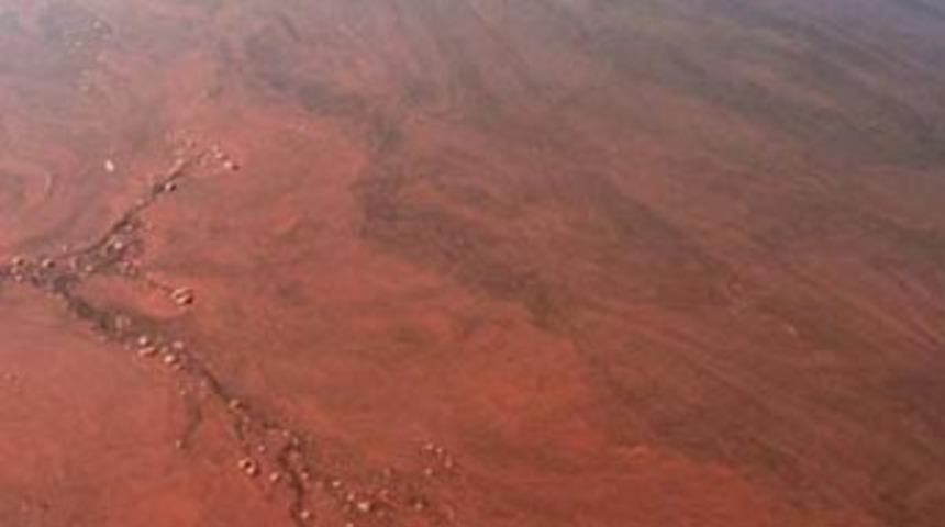 Sapanca G&ouml;l&uuml; kızardı!