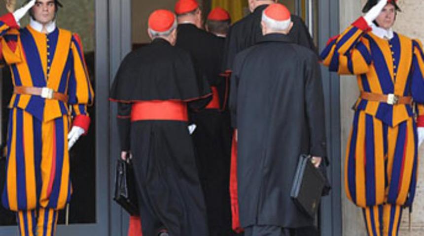 Kardinaller yeni Papa'yı seçmek için toplandı