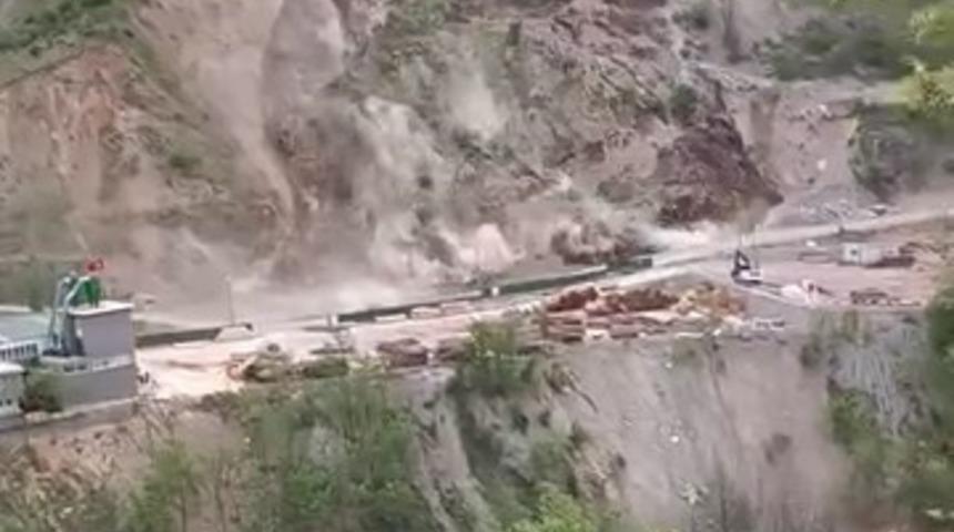 Gümüşhane’de meydana gelen heyelan saniye saniye görüntülendi