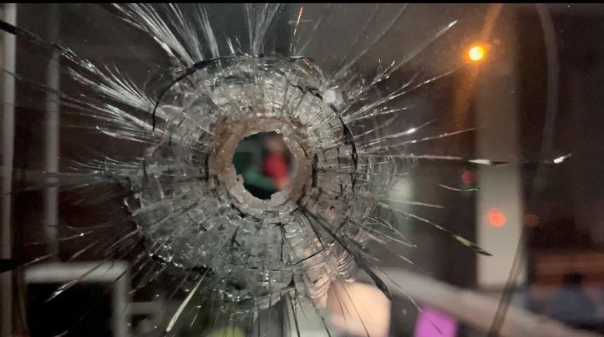 Otomobilli saldırganlar holding binasına 43 el ateş açtı