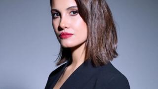 Kırmızı halıda göz kamaştırdı! Gizem Erman Soysaldı tarzıyla festivale damga vurdu