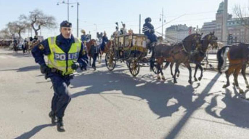 Cumhurbaşkanı G&uuml;l&rsquo;&uuml; koruyan polis &ouml;ld&uuml;