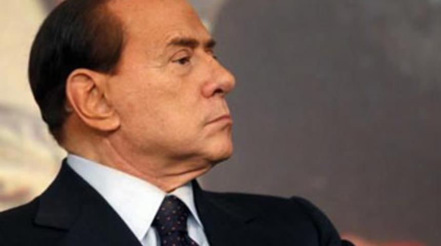 Berlusconi geri adım attı