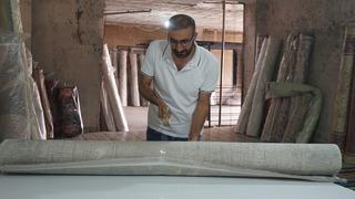 Yıkamaya getirilen halıdan çıkan altınları görünce gözlerine inanamadı! 'Bu kadar yüklü miktara denk gelmemiştik'