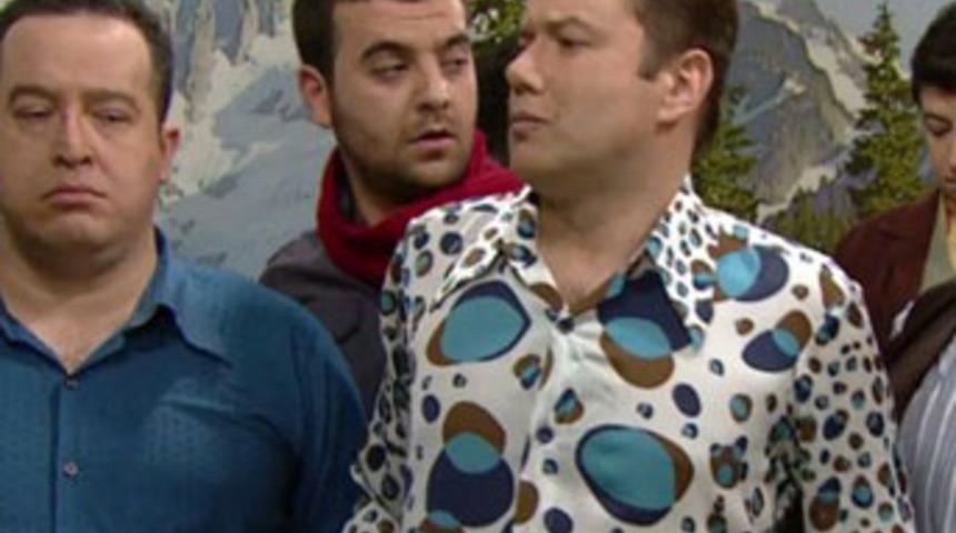 Seksenler dizisinde mahalle ma&ccedil;ı heyecanı